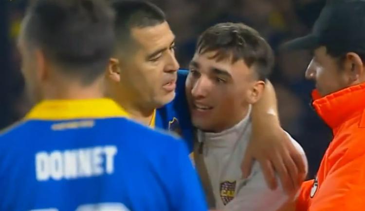 Imagen de Qué pasó con el hincha que se metió a abrazar a Riquelme