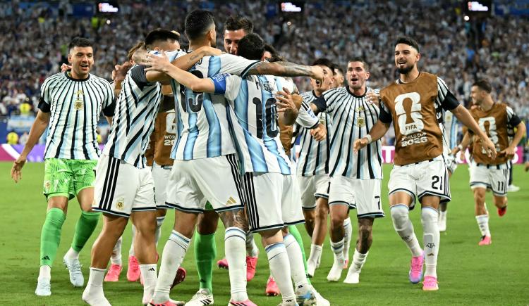 Imagen de Argentina sufrió para vencer 3-2 a Cabo Verde y jugará ante Egipto en octavos de final
