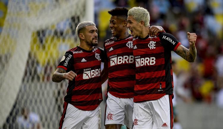 Imagen de Flamengo venció a Goiás y escaló posiciones en Brasil