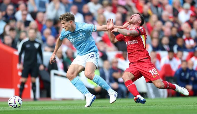 Imagen de Derrota histórica: Liverpool, con Alexis Mac Allister, cayó ante Nottingham