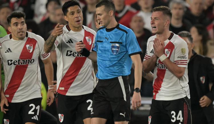 Imagen de La polémica tarjeta roja a Giuliano Galoppo que dejó con 10 a River