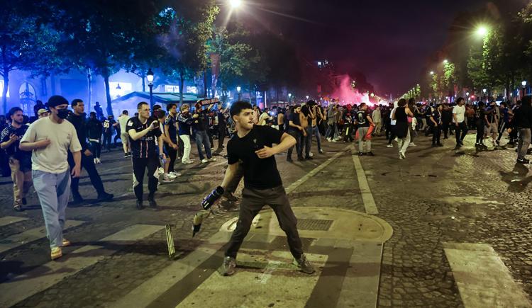 Imagen de Caos e incidentes en París tras la consagración de PSG en la Champions League