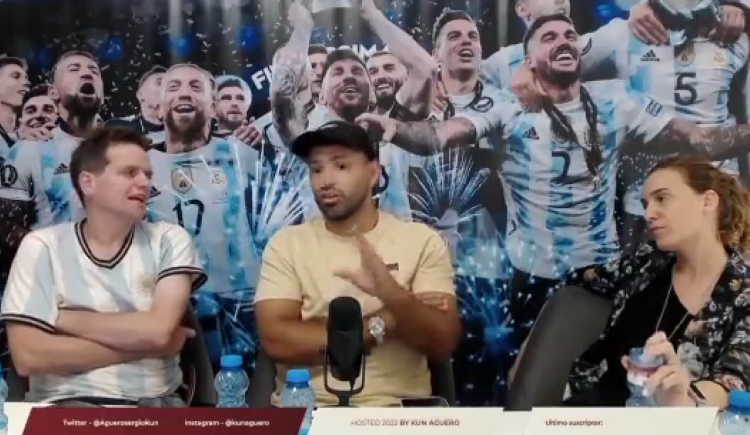 Imagen de Se enojó el Kun: no pudo ingresar a la concentración de Argentina