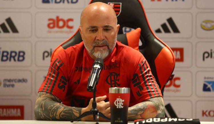 Imagen de Jorge Sampaoli, en su presentación como DT de Flamengo: "Llego al club con la hinchada más grande del mundo"