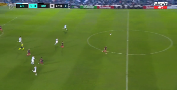 Imagen de Atlético Tucumán cerró la goleada con un tanto de 70 metros