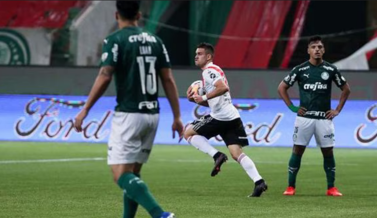 Imagen de River lo hizo: el baile del equipo de Gallardo en el césped sintético de Brasil