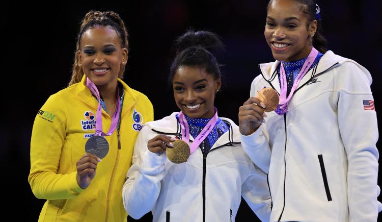 Imagen de Simone Biles volvió a ser campeona del mundo