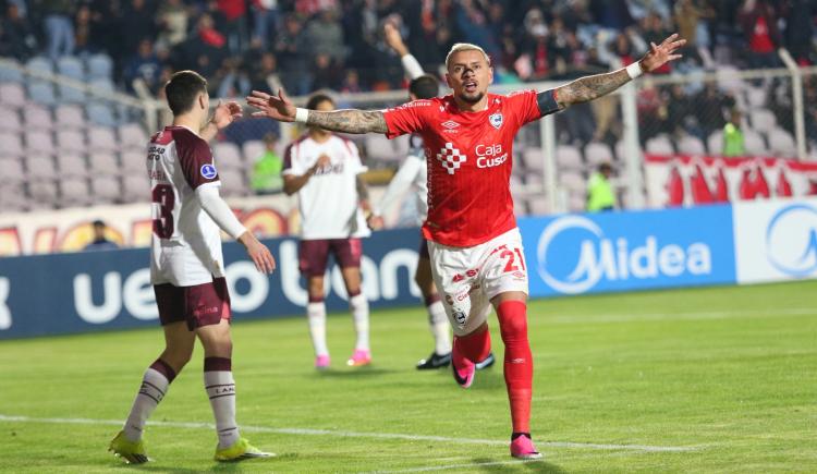 Imagen de Lanús fue goleado en la altura y se despidió de la Copa Sudamericana