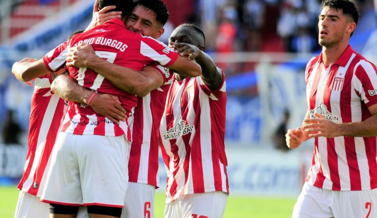 Imagen de Estudiantes anotó tres goles de tiro libre consecutivos