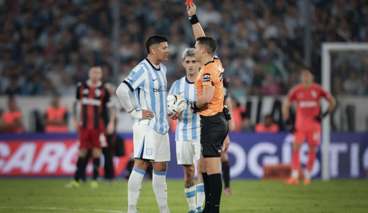 Imagen de Más Rojo que nunca: el error en el gol y la expulsión del defensor de Racing