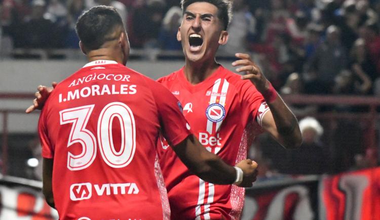 Imagen de Lo ganó de Bicho: Argentinos se quedó con el clásico ante Platense gracias a un polémico penal