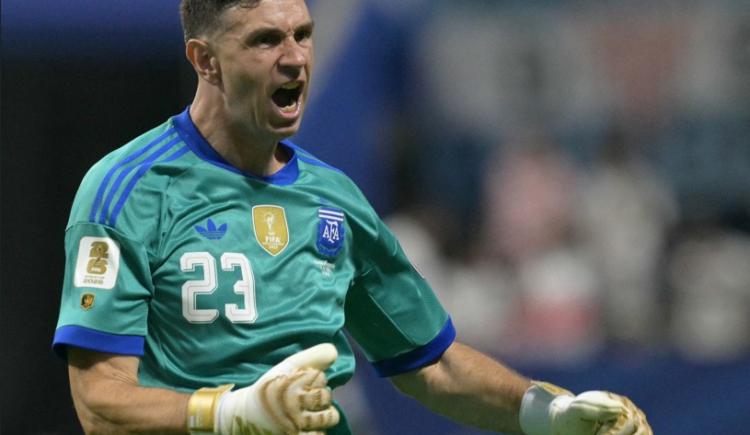 Imagen de Dibu Martínez: el líder del ranking de los futbolistas con más minutos en el Mundial