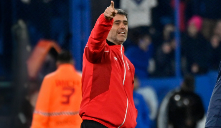 Imagen de Julio Vaccari, explosivo: qué dijo de su continuidad en Independiente y del arbitraje