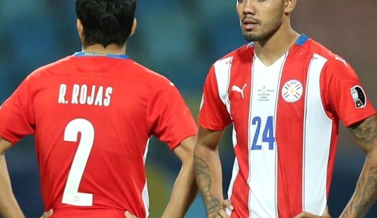 Imagen de GALLARDO ESPERA POR ROBERT ROJAS Y DAVID MARTÍNEZ