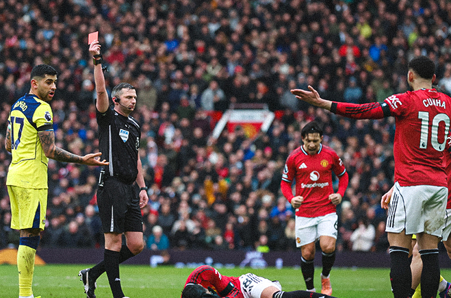 Imagen de Cuti Romero fue expulsado y Licha Martínez terminó festejando: el United venció 2-0 a Tottenham