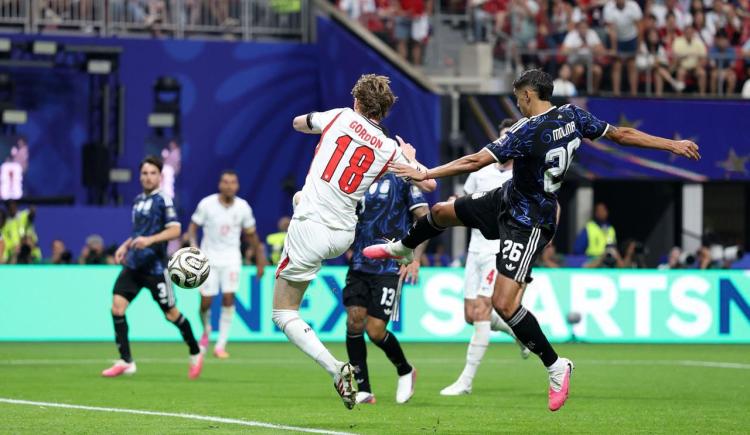 Imagen de Inglaterra pegó primero ante Argentina en Atlanta
