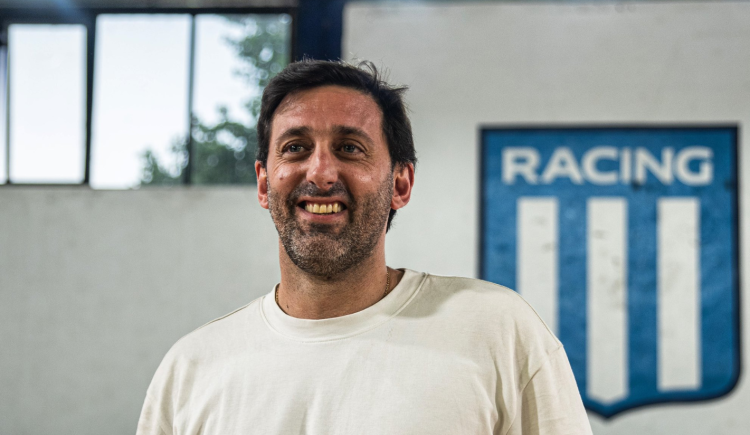 Imagen de Diego Milito, a fondo: qué dijo de los inconvenientes de los hinchas de Racing en Uruguay y de Marcos Rojo