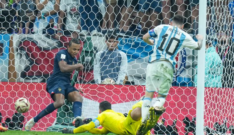 Imagen de Increíble hazaña: se trajeron de Qatar la pelota con la que Messi hizo su último gol en un Mundial