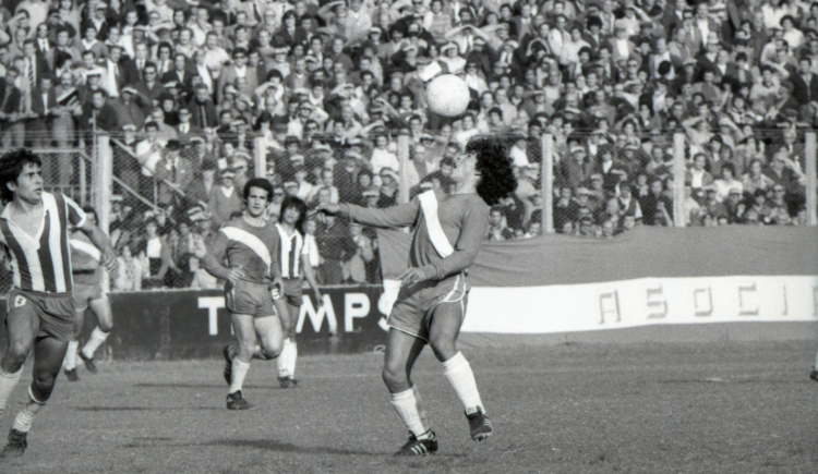 Imagen de Especial: las fotos inéditas del debut de Maradona, a 50 años