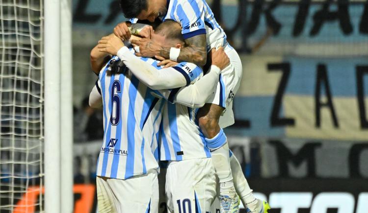 Imagen de Racing goleó 4-1 a Defensa en el debut de Vojvoda como entrenador