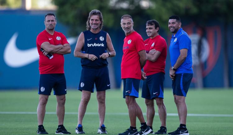 Imagen de Jornada movida en San Lorenzo: canceló una deuda y presentó a dos futbolistas