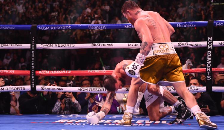 Imagen de CANELO ÁLVAREZ CAMPEÓN ABSOLUTO SUPERMEDIANO