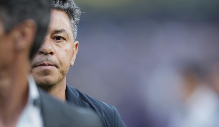 Imagen de Gallardo, el superhéroe de River con la capa chamuscada