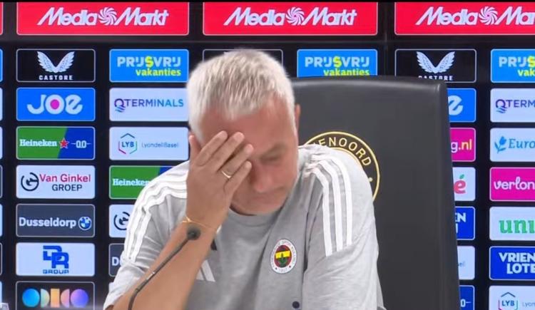 Imagen de Mourinho rompió en llanto en plena conferencia de prensa
