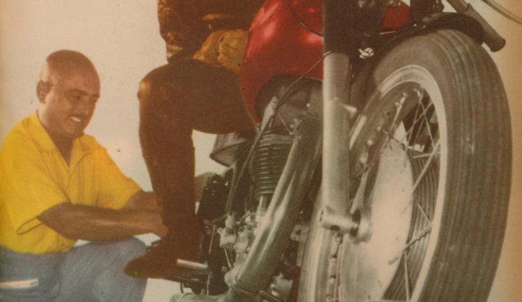 Imagen de 30 de marzo de 1956, el motociclista Salvador Caldarella