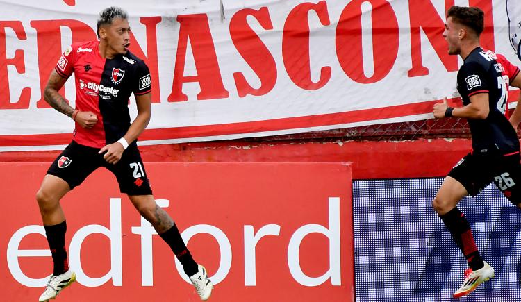 Imagen de Newell's dio el golpe en el Ducó, venció 2-0 a Huracán y logró el primer triunfo de la era Bernardi