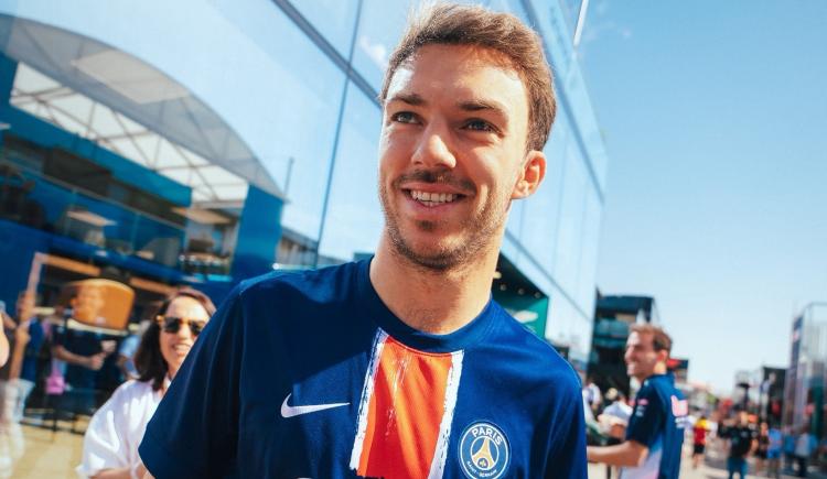 Imagen de Pierre Gasly, el compañero de Colapinto, en "modo Francella" por PSG