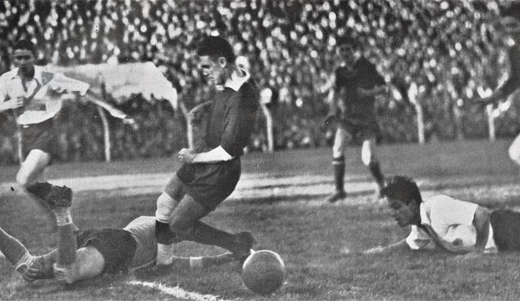 Imagen de 1937. Después de muchos años, River vence a Independiente en Avellaneda