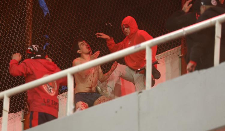Imagen de Imágenes sensibles: heridos de gravedad tras el partido entre Universidad de Chile e Independiente