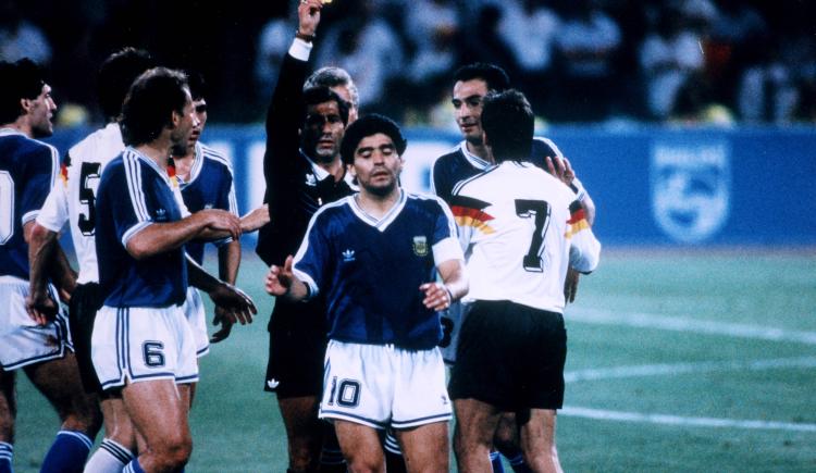 Imagen de Una herida que no cierra: reapareció Codesal y disparó contra Maradona