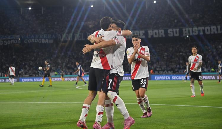 Imagen de River venció a Talleres y volvió a sonreír en Córdoba