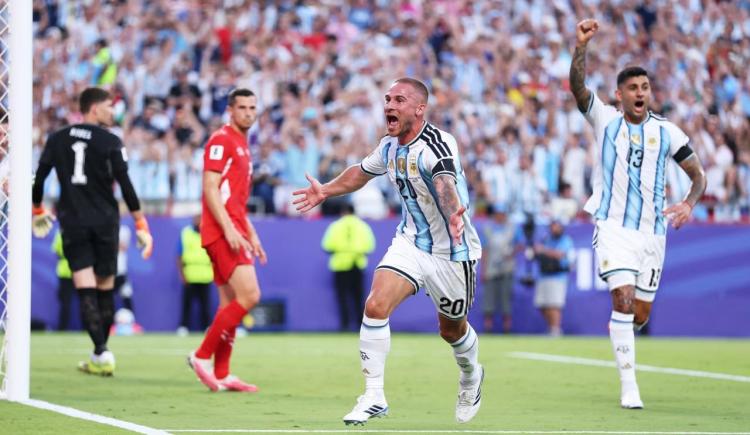 Imagen de Mac cabezazo en Kansas: Alexis abrió el camino de la Selección Argentina ante Suiza