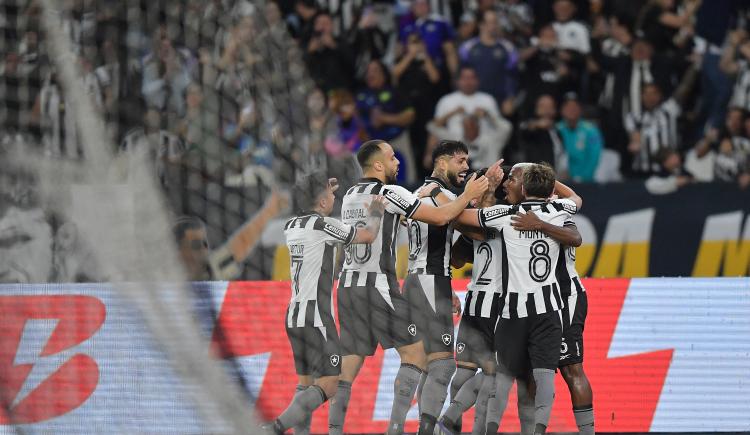 Imagen de Con goles argentinos, Botafogo ganó por la Copa de Brasil