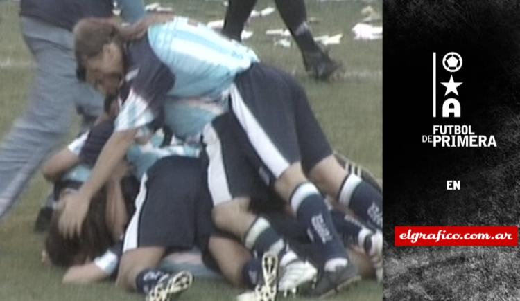 Imagen de 2001. Racing se encamina al título