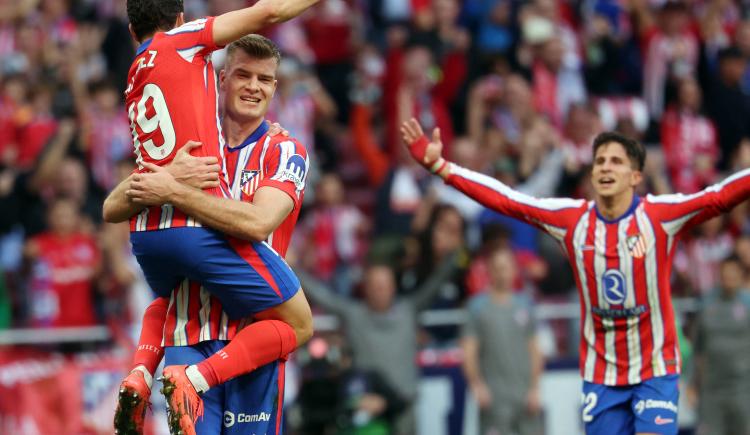 Imagen de Atlético de Madrid lo dio vuelta sobre el final de la mano de los argentinos