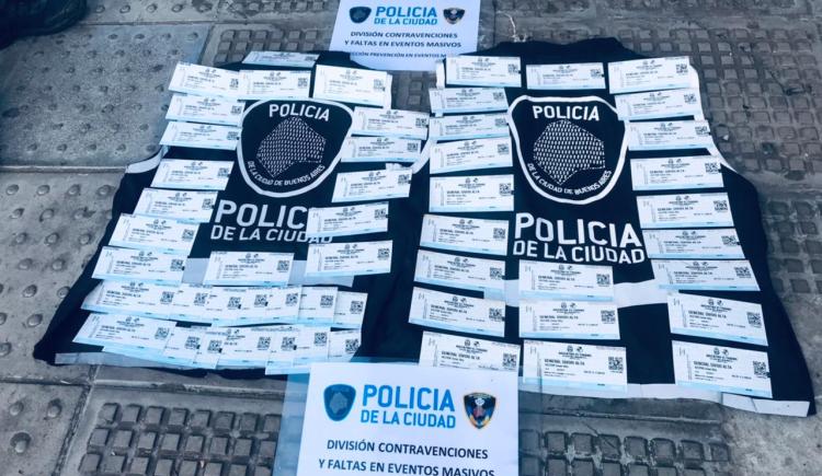 Imagen de La Policía incautó entradas falsas y 3.000 artículos antes de Argentina vs. Panamá