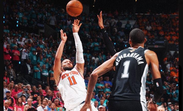 Imagen de Los Knicks golpearon primero en las Finales de la NBA tras una gran remontada en Texas ante los Spurs