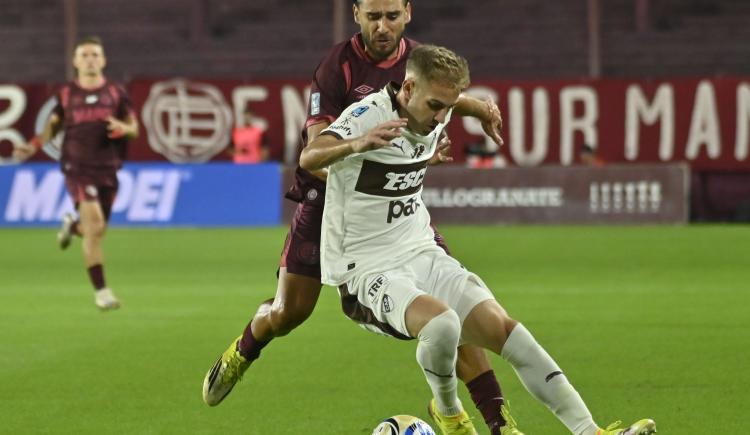 Imagen de Lanús y Platense jugaron con la cabeza en la Libertadores y empataron sin goles en La Fortaleza