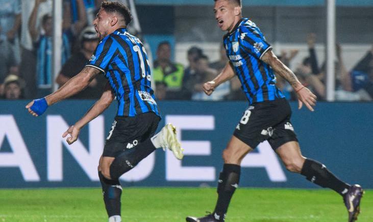Imagen de Atlético Tucumán se salvó del descenso y dejó en la cornisa a Godoy Cruz