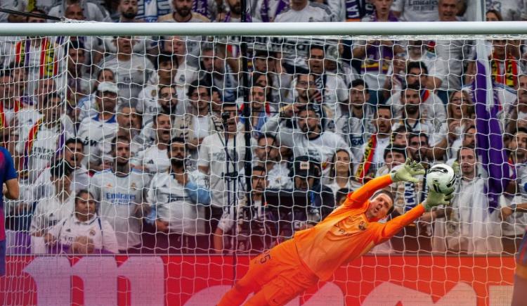 Imagen de 10 datos que dejó el penal atajado por Wojciech Szczęsny a Mbappé