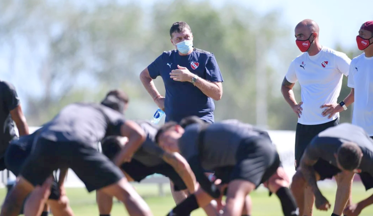 Imagen de INDEPENDIENTE VOLVIÓ A ENTRENAR CON LA MENTE EN BOCA JUNIORS