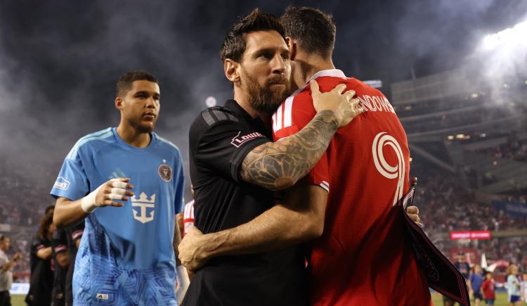 Imagen de Asistencia de Messi y gol de Lewandowski en el duelo de leyendas de la MLS