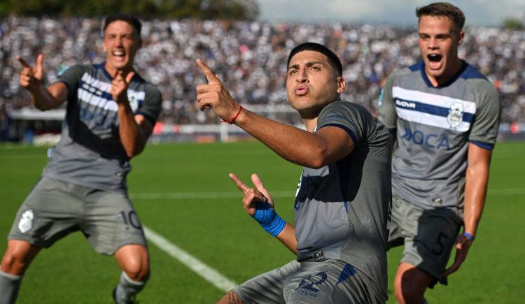 Imagen de Lobo está: Gimnasia venció a Estudiantes (RC) y se metió en zona de Playoffs