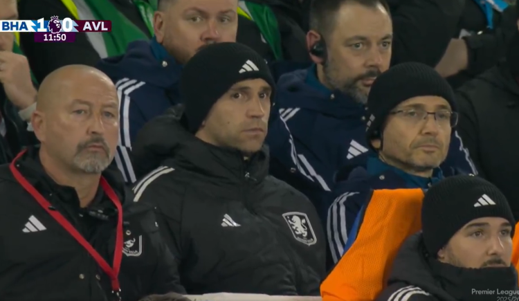 Imagen de Dibu Martínez fue anunciado como titular, pero no atajó en Aston Villa: qué le pasó al argentino