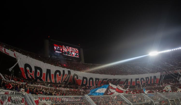 Imagen de "Gracias por esta alegría", el agradecimiento de los hinchas de River hecho bandera