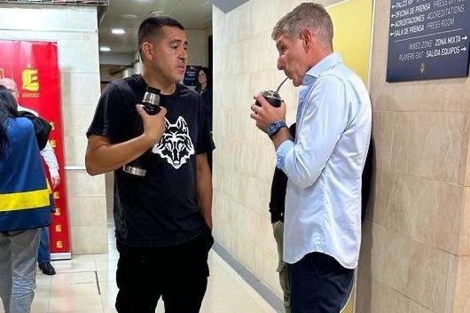 Imagen de Riquelme y Palermo mateando en Villarreal